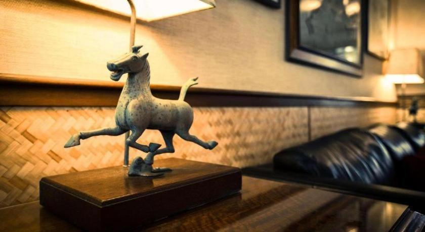 Equus Hotel Honolulu