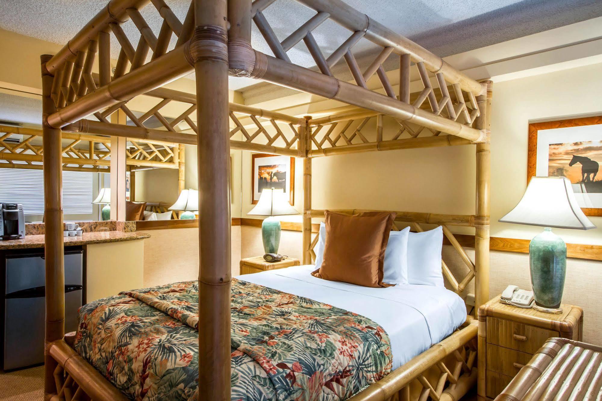 Equus Hotel Honolulu