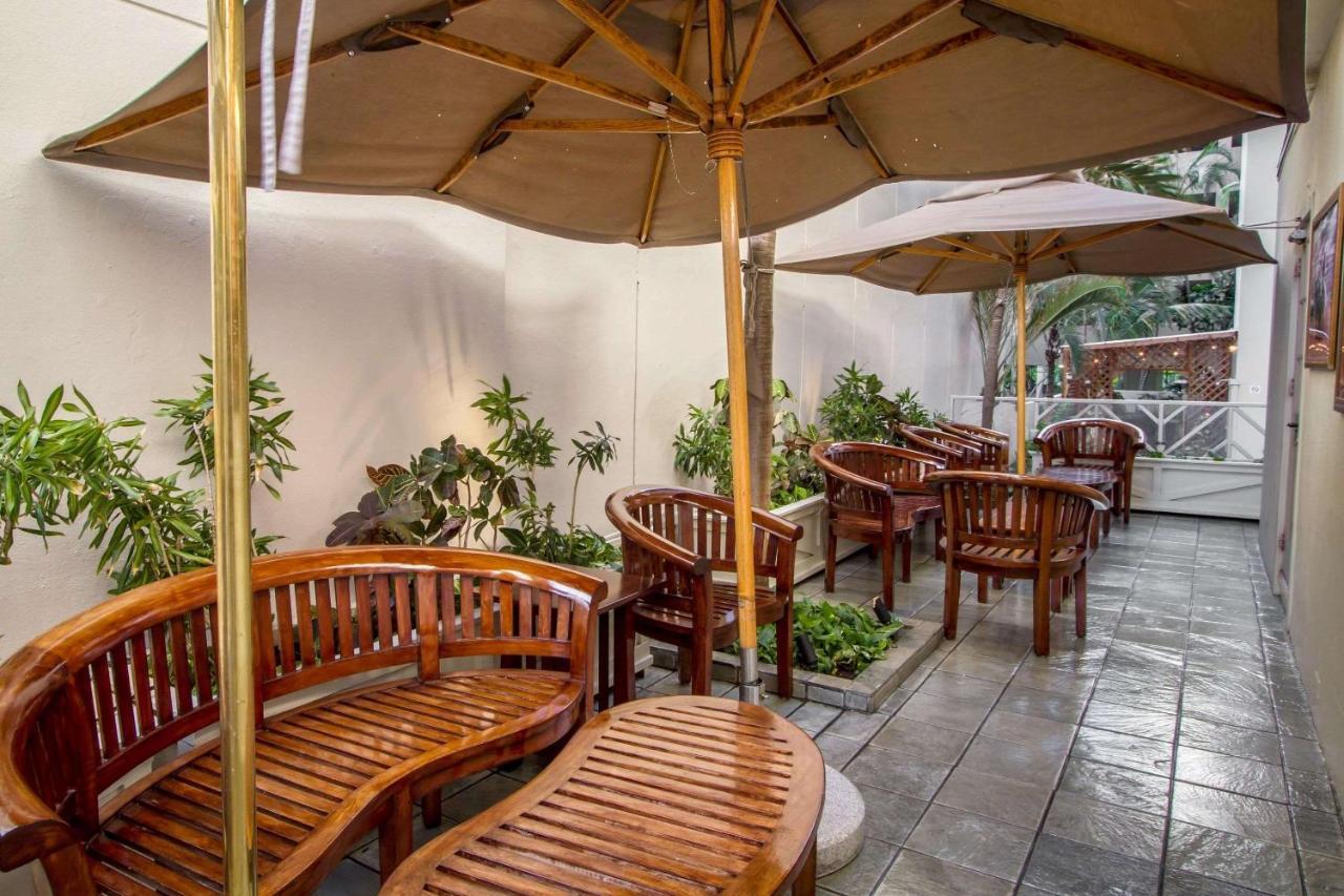 Equus Hotel Honolulu